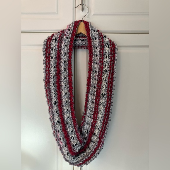 NWOT Red/grey/white infinity scarf - Picture 2 of 11